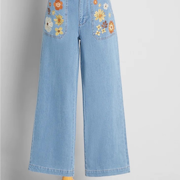 Wilder Than Flowers Embroidered Wide-Leg Jeans - Picture 4 of 6